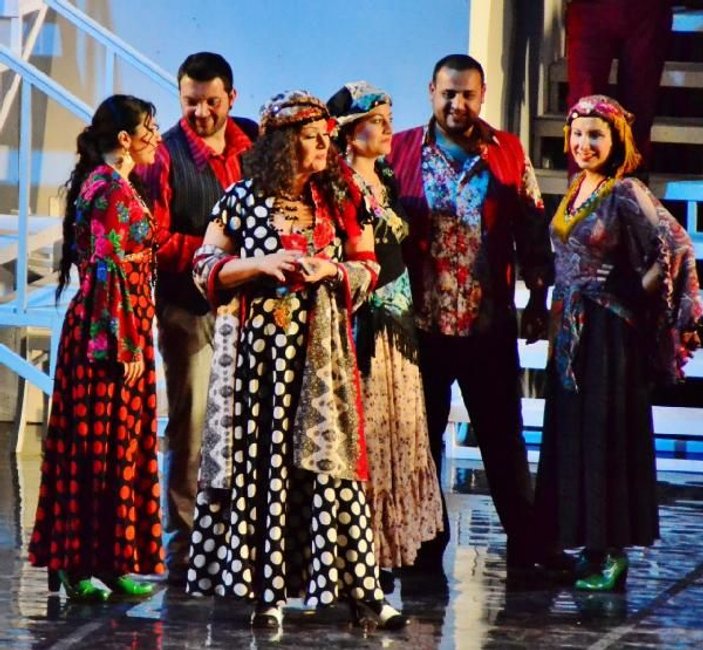 Antalya Devlet Operası'nda başörtüsü gerginliği