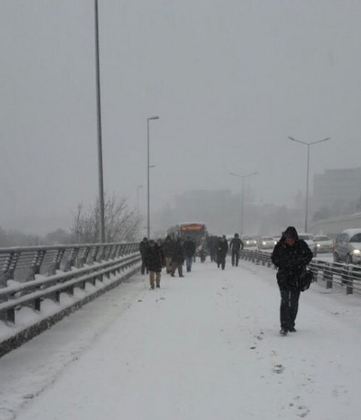 İstanbullular Boğaz geçişinde yürümek zorunda kaldı