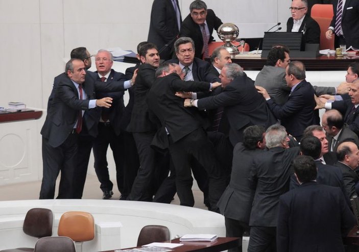 Meclis Genel Kurulu'nda yine kavga çıktı