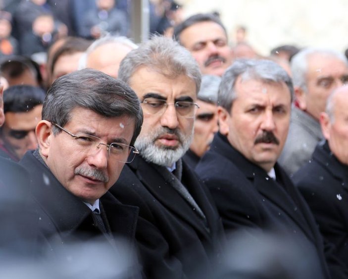 Davutoğlu Yazıcıoğlu'nun annesinin cenazesine katıldı
