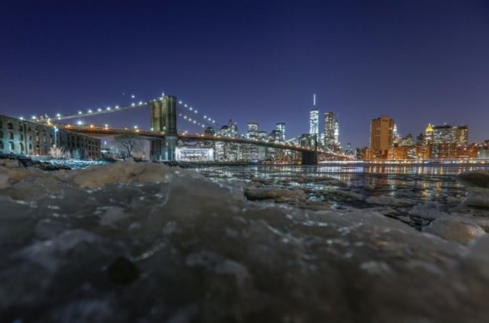East River'ı buz kapladı