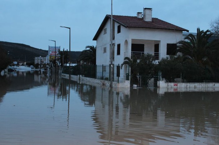 İzmir'de sel baskını