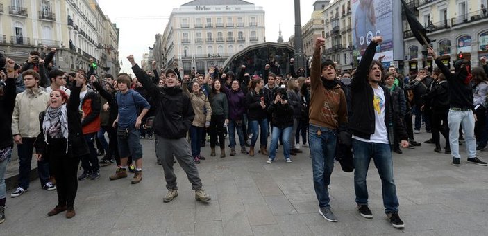 Madrid'de öğrenci eylemine polis müdahalesi