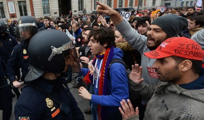 Madrid'de öğrenci eylemine polis müdahalesi