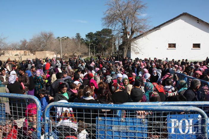 Türkiye'ye sığınan binlerce kişi Kobani'ye dönüyor