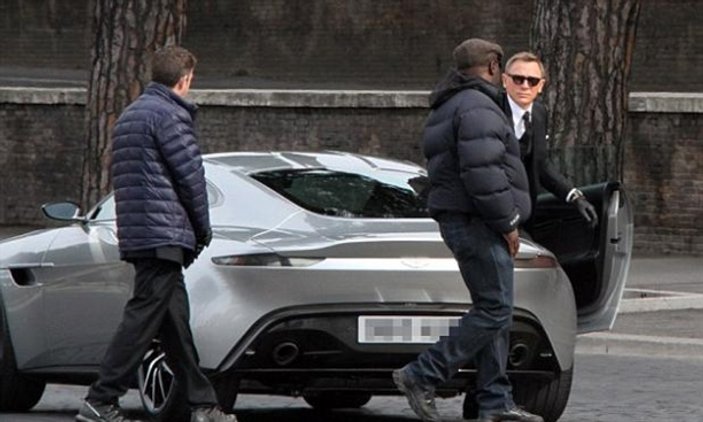 James Bond filmi Roma sokaklarını kilitledi