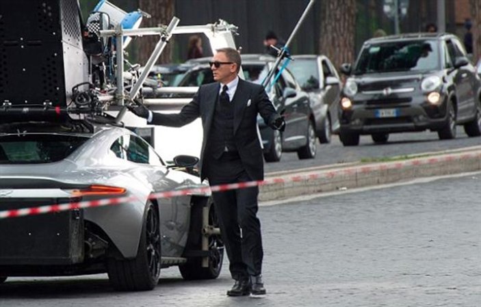 James Bond filmi Roma sokaklarını kilitledi