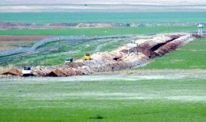 Nusaybin'de sınıra geniş hendekler kazıldı