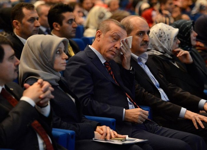 Erdoğan 28 Şubat programında gözyaşlarına hakim olamadı