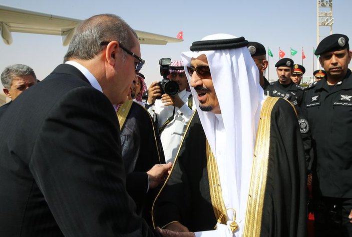 Erdoğan Suudi Arabistan'da törenle karşılandı