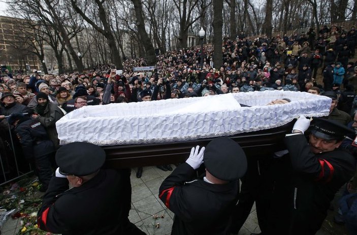 Rusya'da öldürülen muhalif lider Nemtsov'a veda edildi