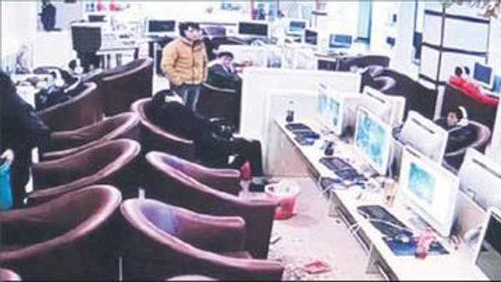 Çin'de 19 saat bilgisayar oyunu oynayan genç öldü
