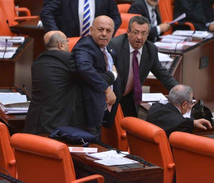 Lütfü Türkkan'ın çirkin sözleri Meclis'i karıştırdı