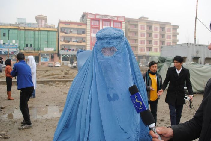 Afgan erkekleri kadına şiddeti protesto etti