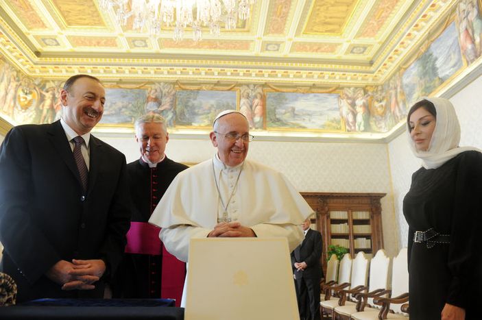 Aliyev Papa ile görüştü