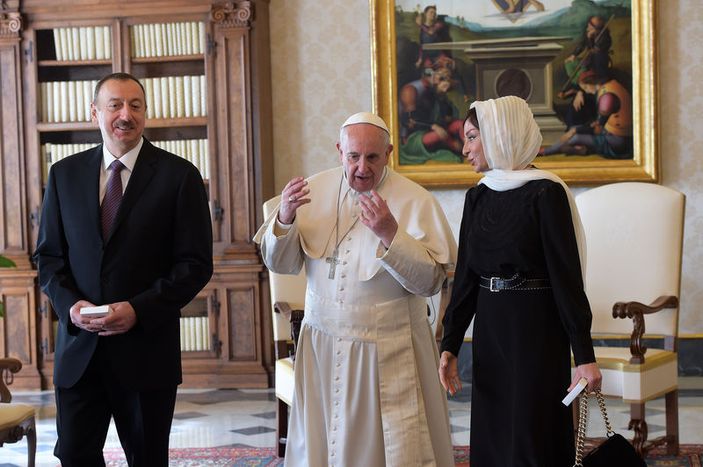 Aliyev Papa ile görüştü