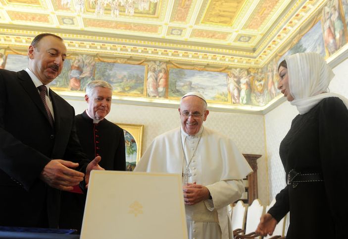 Aliyev Papa ile görüştü