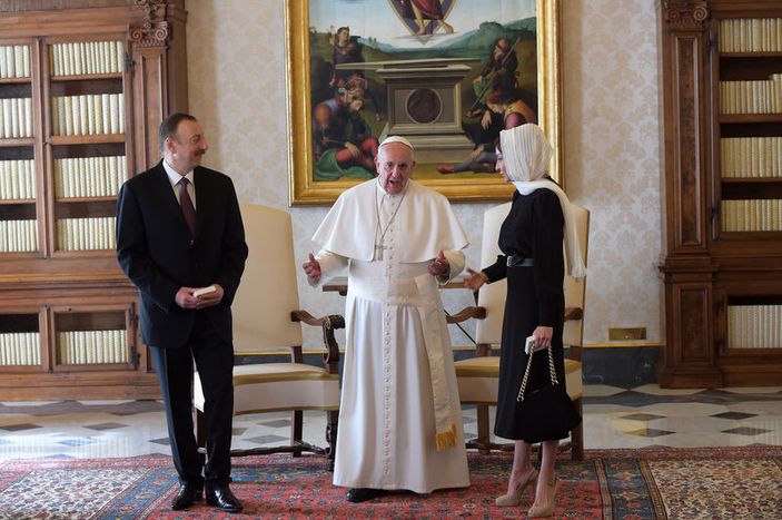 Aliyev Papa ile görüştü