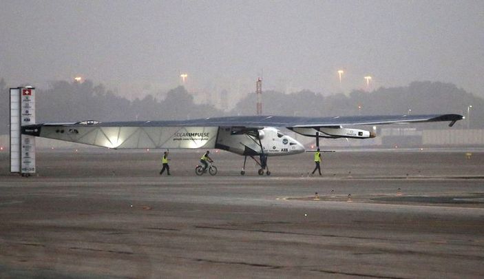 Solar Impulse 2 Dünya turuna başladı