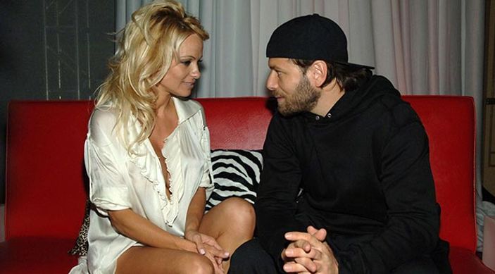 Pamela Anderson: Kocam beni sevişirken boğmaya çalıştı