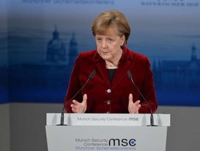 Merkel'den Çipras'a davet
