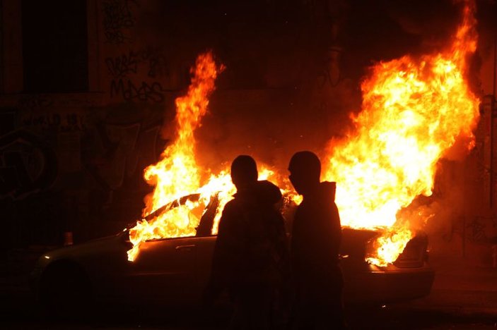 Atina'da polisle iktidar karşıtı anarşist grup çatıştı