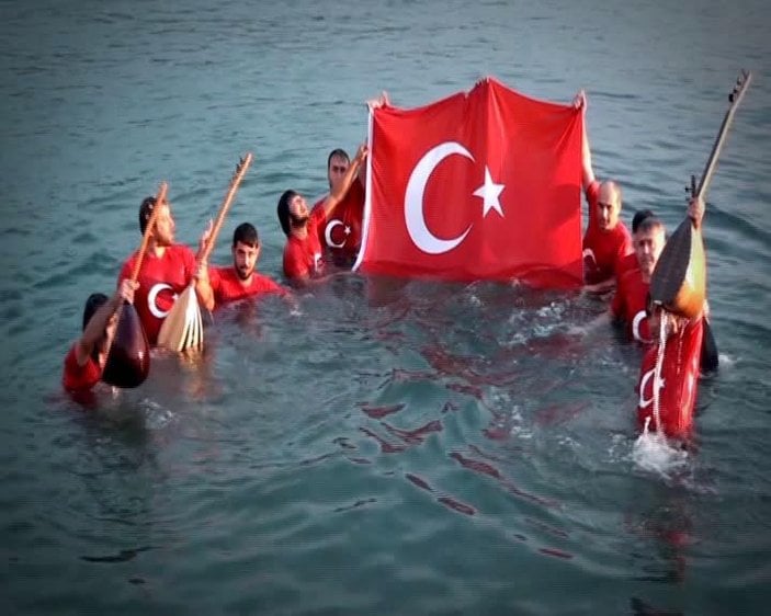 Havada karada ve denizde Çanakkale türküsü klibi - İzle
