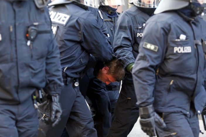 Almanya'da hükümet Frankfurt eylemcilerini uyardı