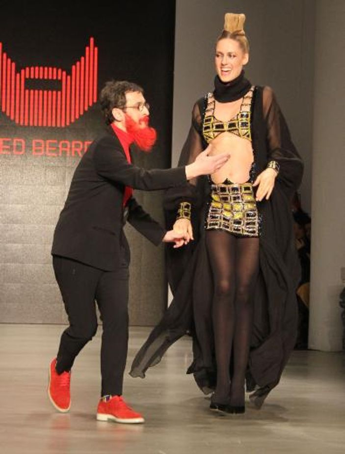 Hamile Wilma Elles podyumda