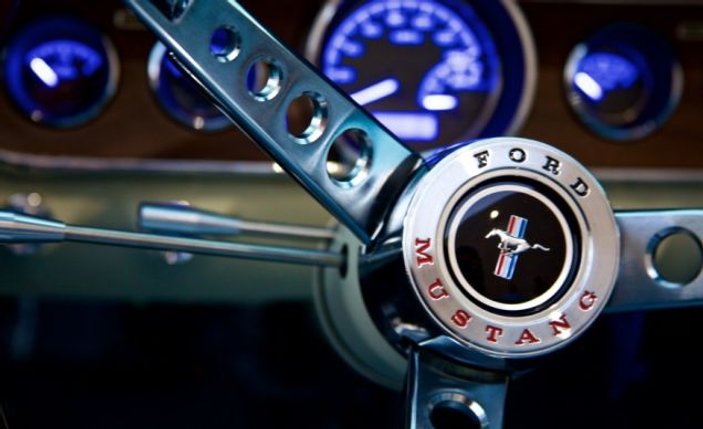 ABD'li şirket 2016 model 1964 Mustang üretti