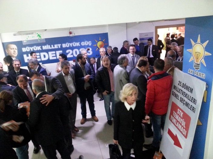 İzmir'de yapılan milletvekili seçiminde izdiham yaşandı