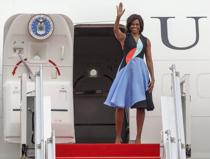 Michelle Obama rüzgarın kurbanı oldu