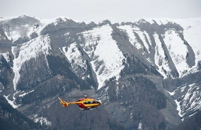 Fransa'da düşen uçağa ait ilk görüntüler - İzle