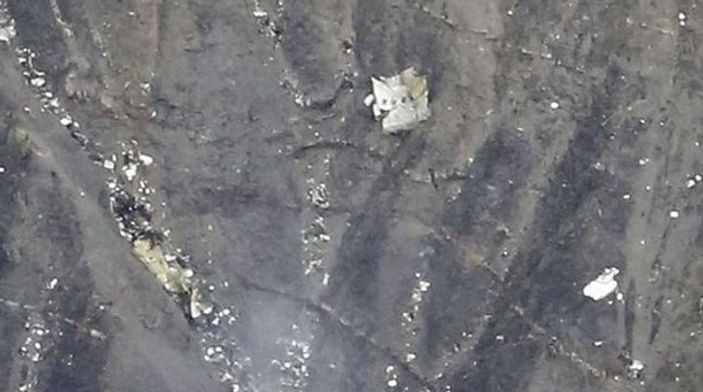 Fransa'da düşen uçağa ait ilk görüntüler - İzle