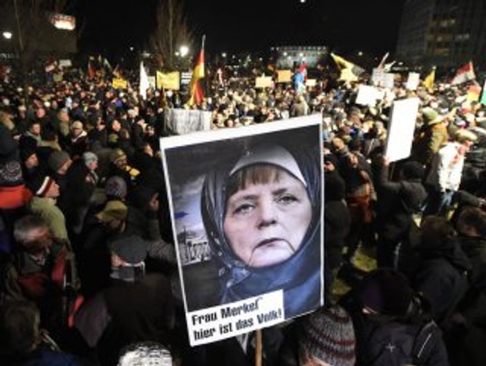Almanya'da yabancı ve İslam karşıtı PEGİDA gösterileri
