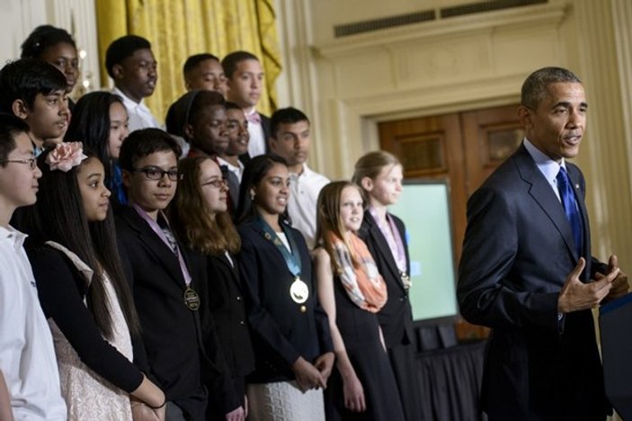 Obama özel tasarım tekerlekli sandalyeyi denedi