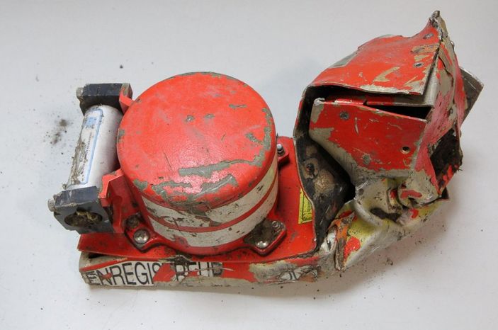 Uçağın karakutusu Paris'te incelemeye alındı