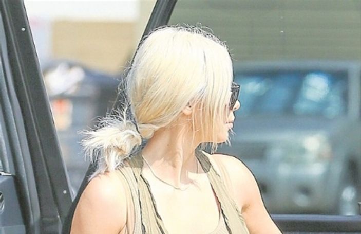 Kim Kardashian'ın saçları yandı