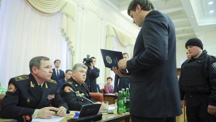 Ukrayna'da bakan ve yardımcısı canlı yayında tutuklandı