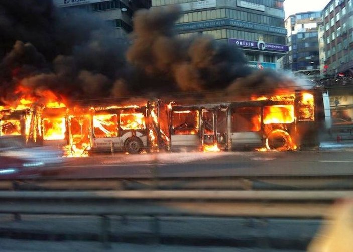 İstanbul'da yanan metrobüsün şoförü ödüllendirilecek