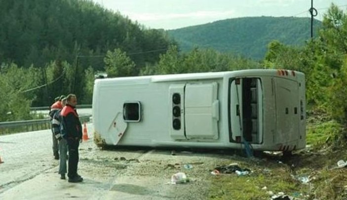 Antalya'da tur otobüsü devrildi: 1 ölü