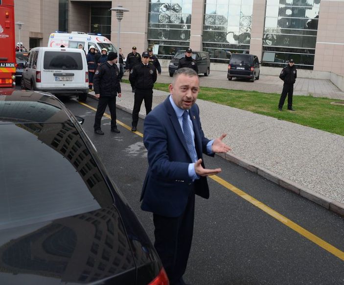 Ümit Kocasakal adliyede eylemcilerle konuştu