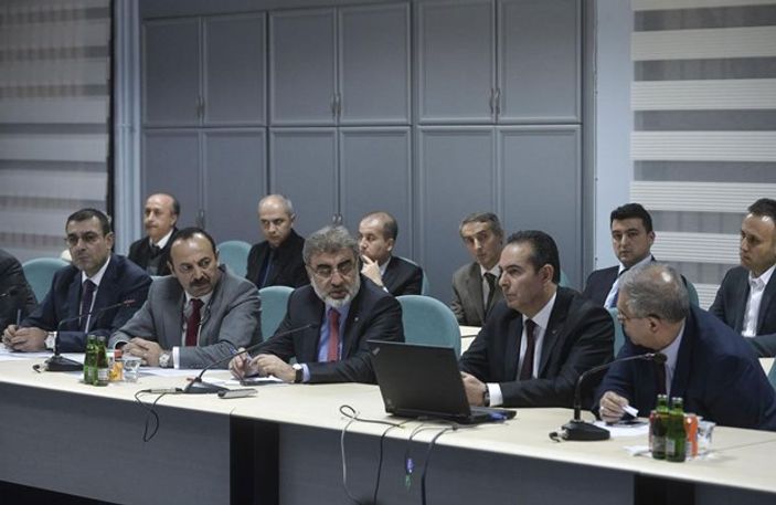 Elektrikler kesilince Bakan Yıldız herkesi topladı