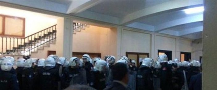 İstanbul Üniversitesi'nde polis baskını