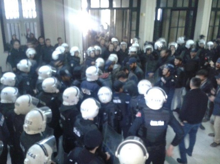 İstanbul Üniversitesi'nde polis baskını
