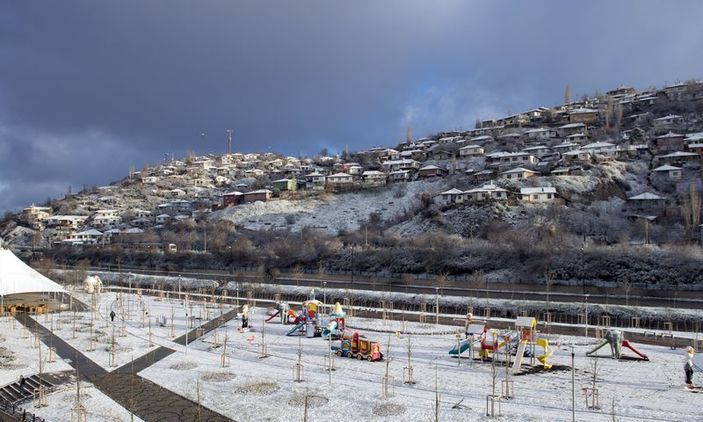 Ankara'ya kar yağdı