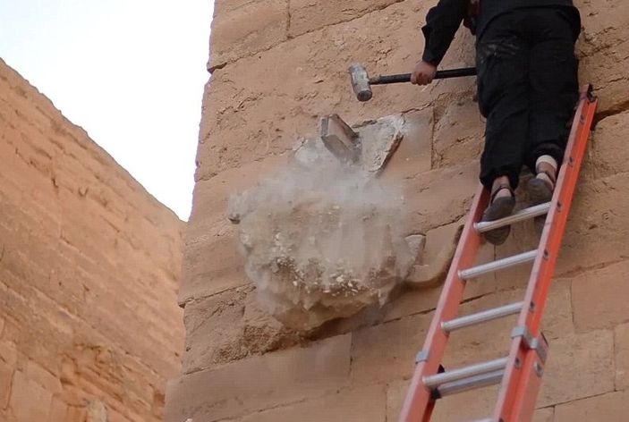 IŞİD Hatra'yı yok etmeye devam ediyor