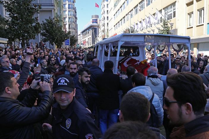 Kayahan son yolculuğuna uğurlandı