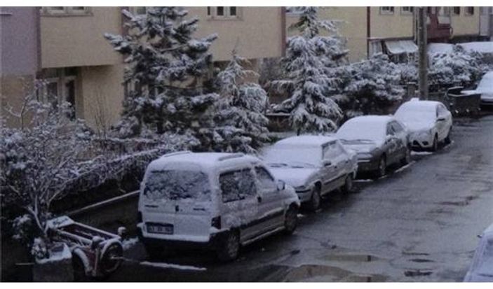 Ankara'ya kar yağdı
