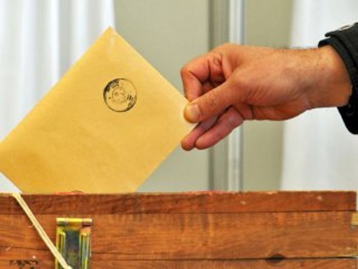 Aday listelerine göre partilerin yarısı değişiyor